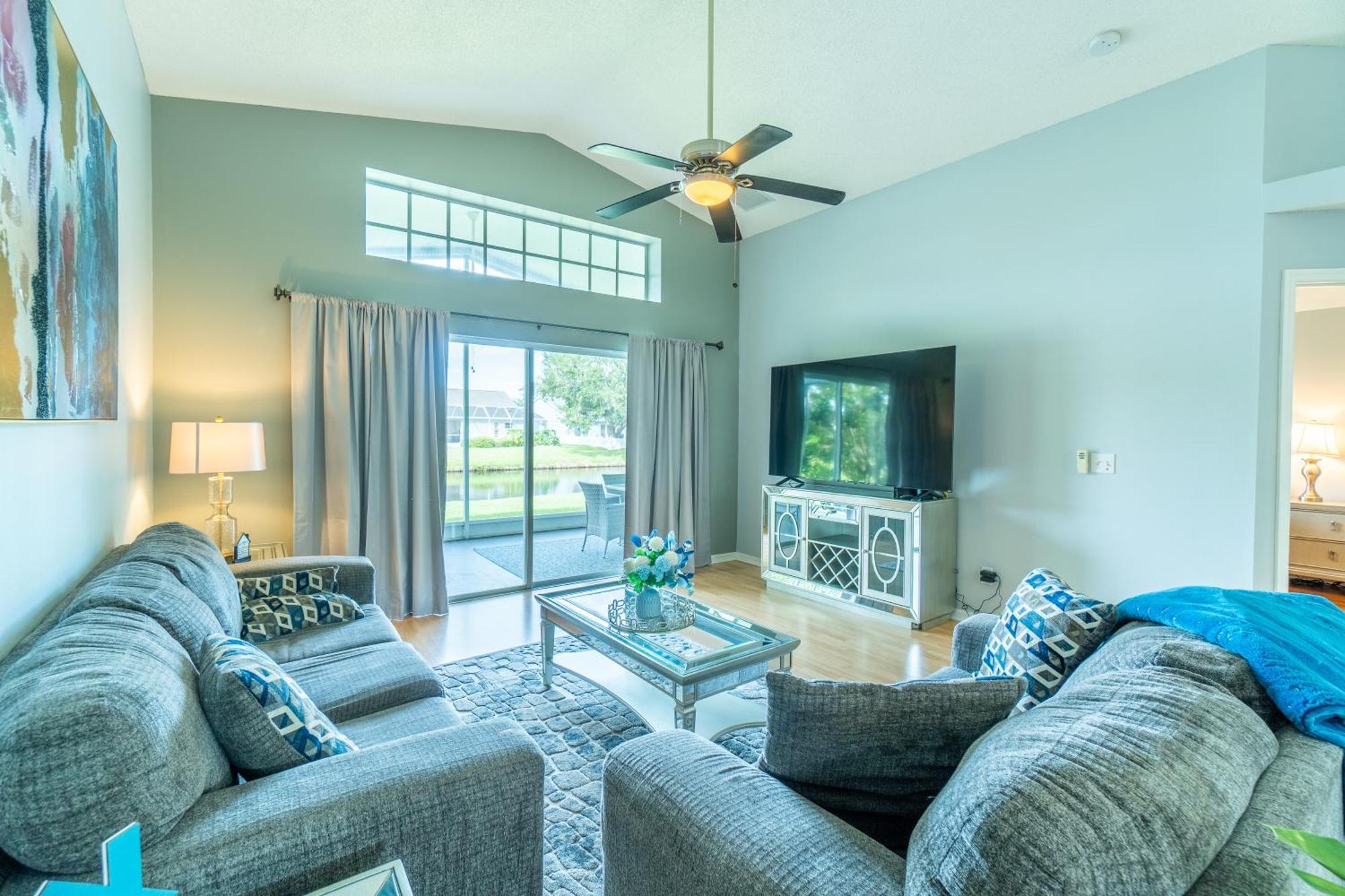 Luxurious Lakeview Retreat - 4bd 2ba - Sleeps 9