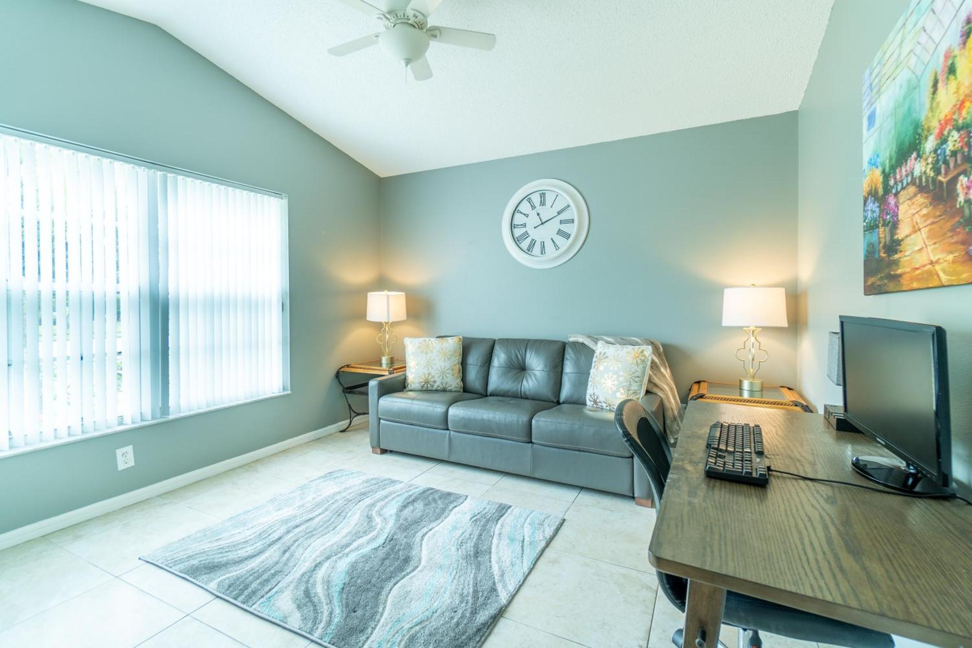 Luxurious Lakeview Retreat - 4bd 2ba - Sleeps 9 *