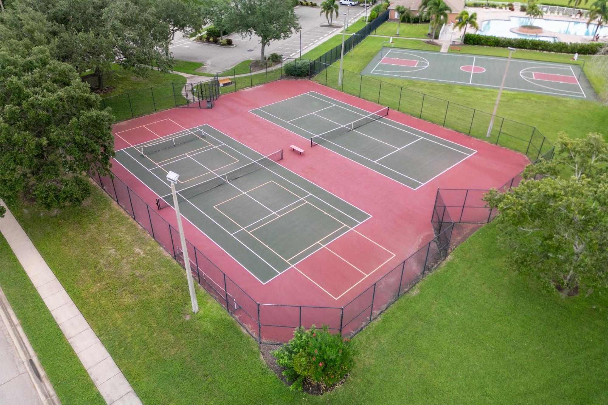 Luxurious Lakeview Retreat - 4bd 2ba - Sleeps 9 * Bradenton